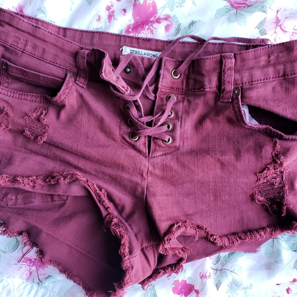 Billabong denim shorts size 25